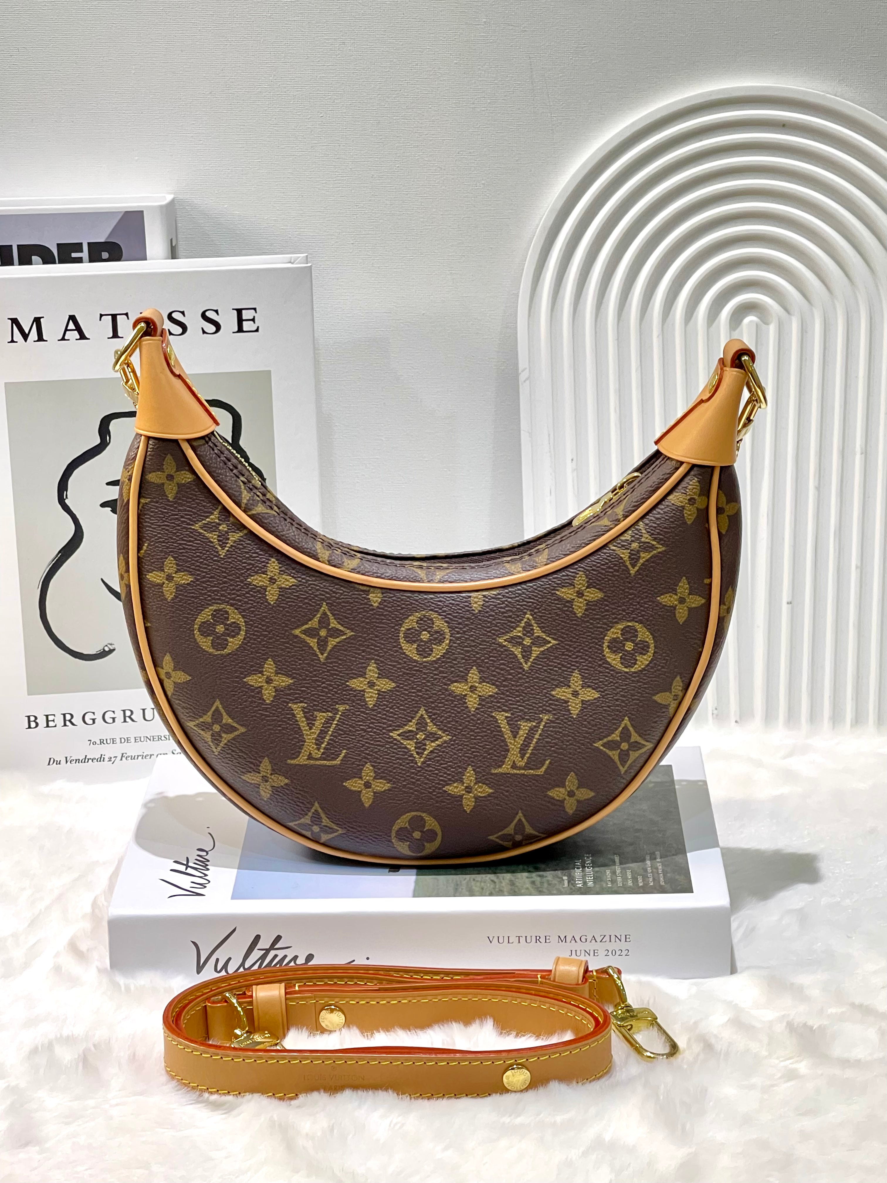 LV Looping Monogram (microchip)