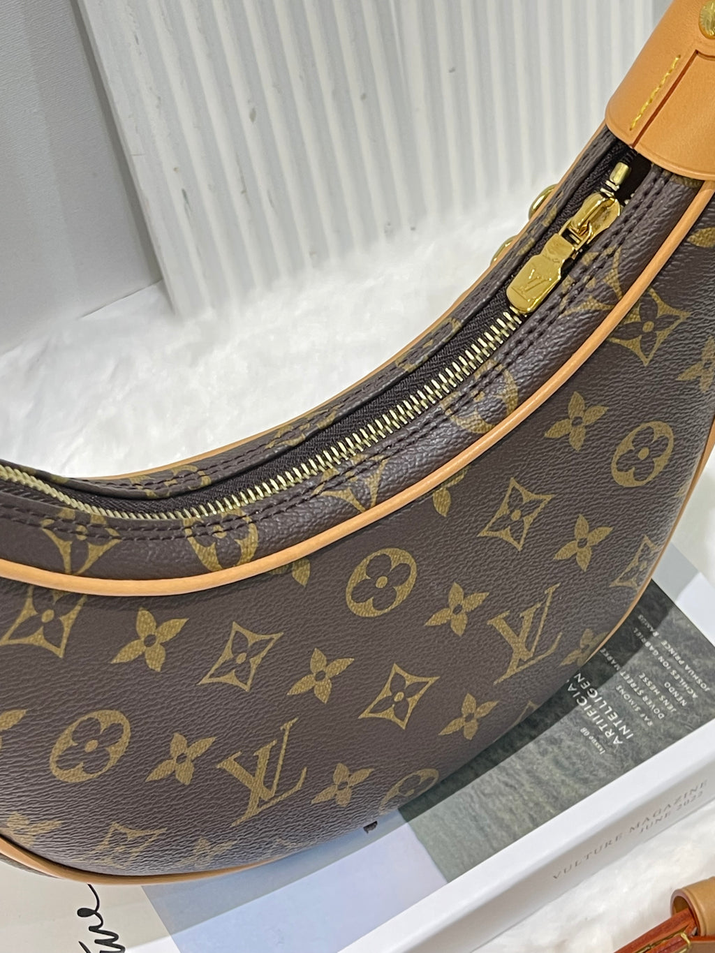LV Looping Monogram (microchip)