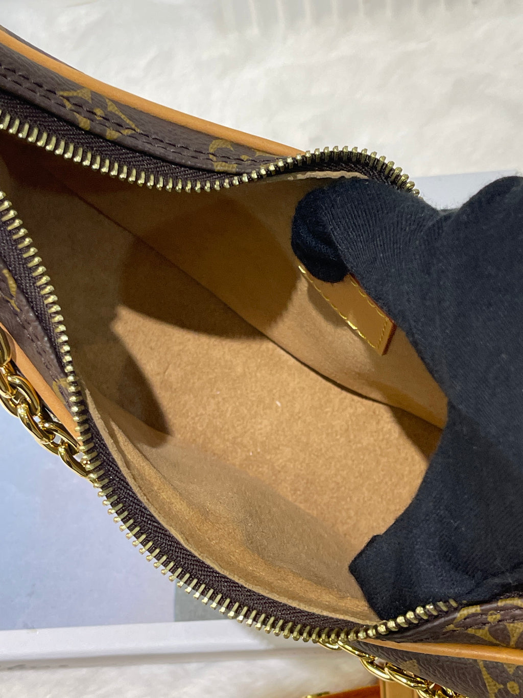 LV Looping Monogram (microchip)
