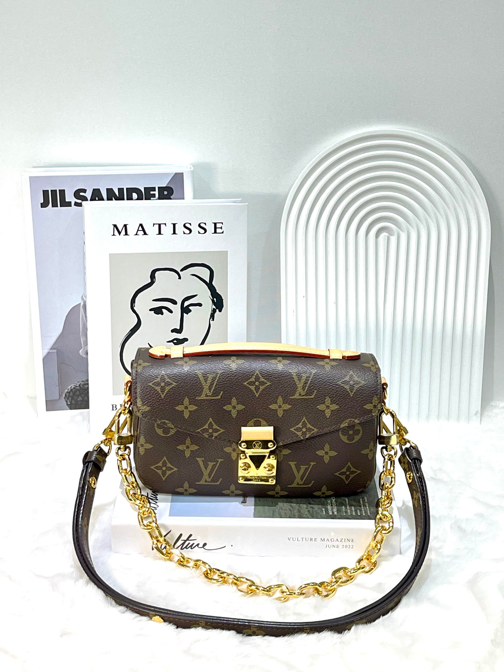 LV Metis East West (microchip)
