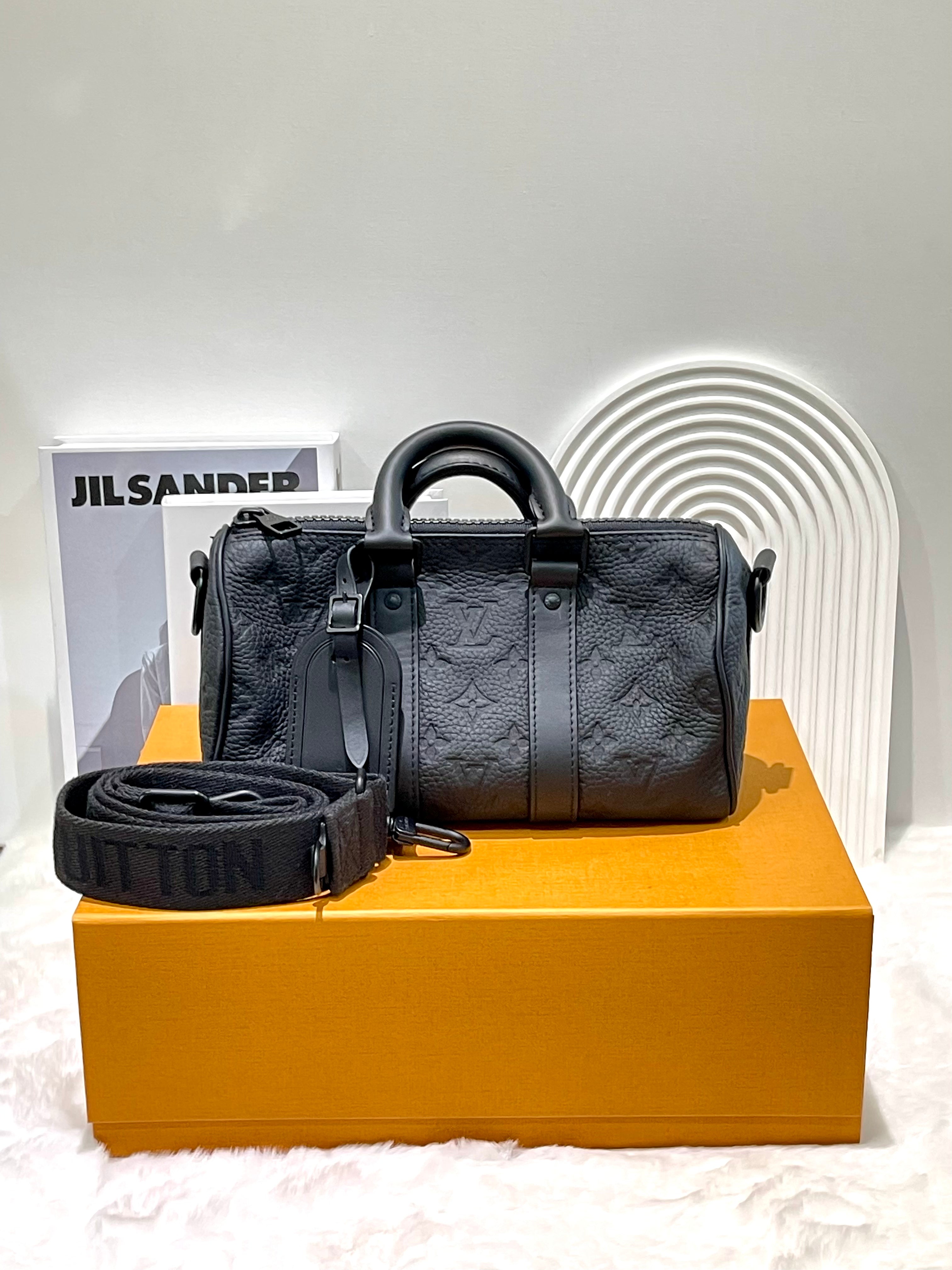 LV Keepall Bandouliere 25