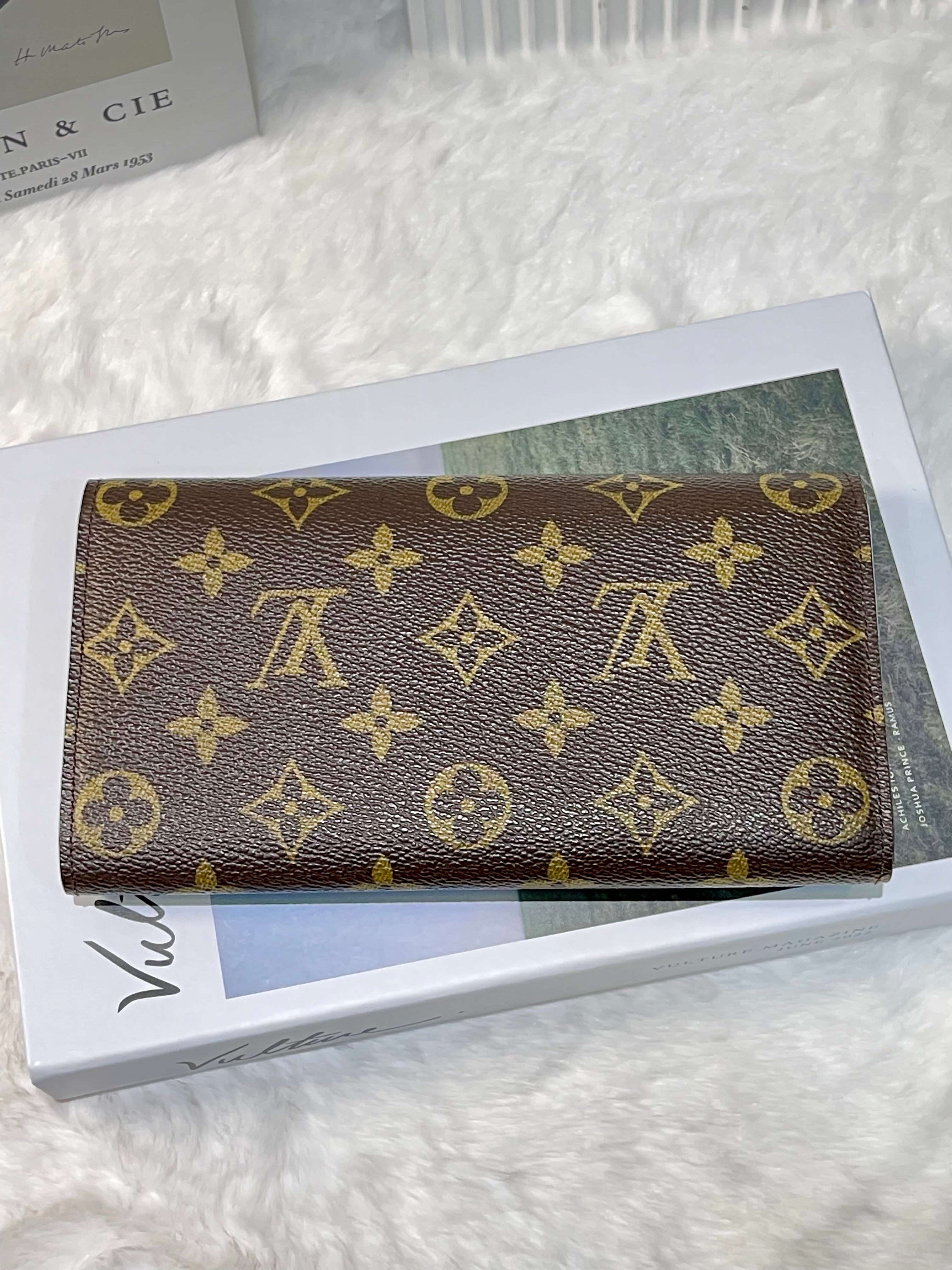 LV long wallet