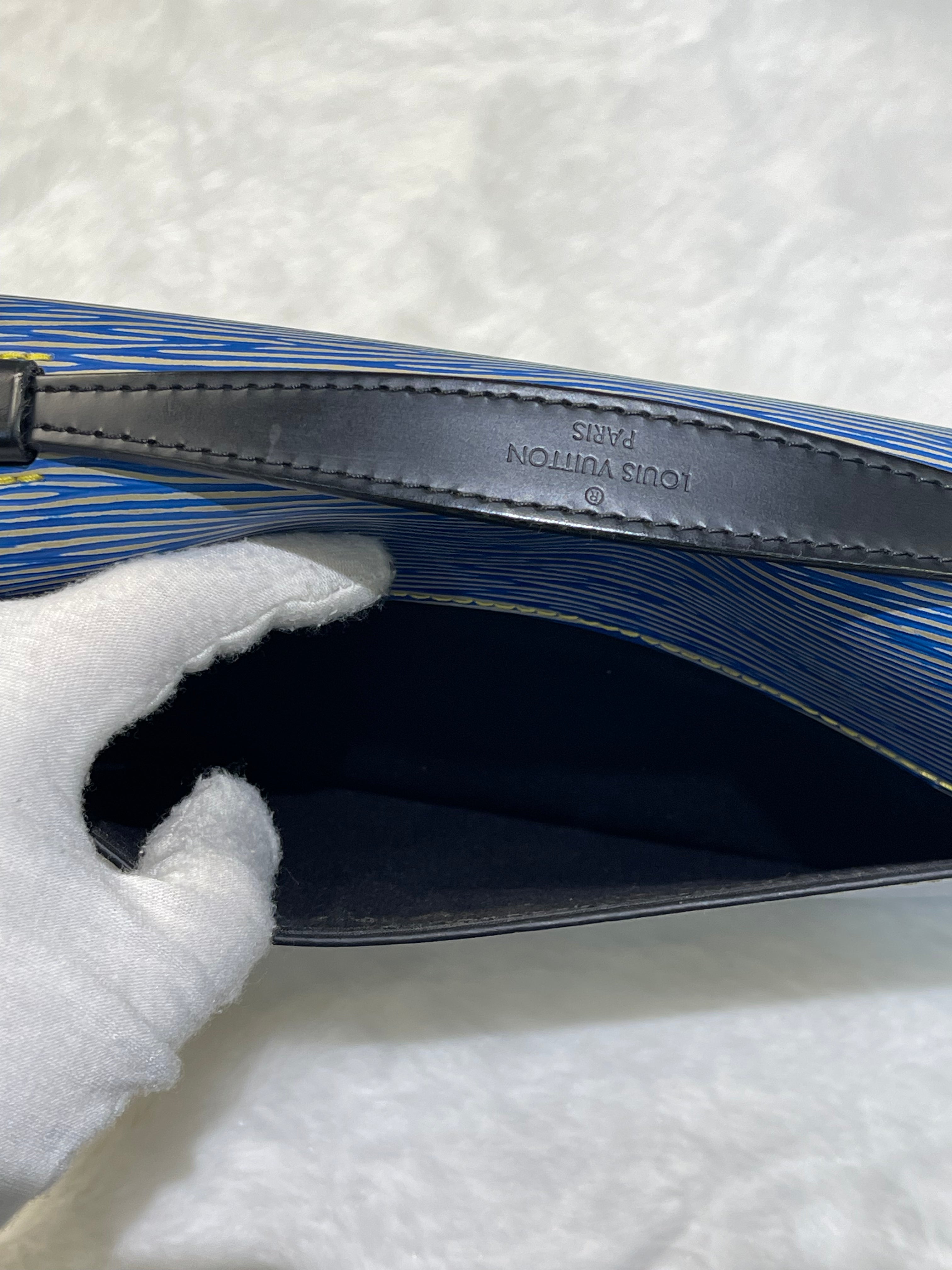 LV Clery Pochette Epi Leather