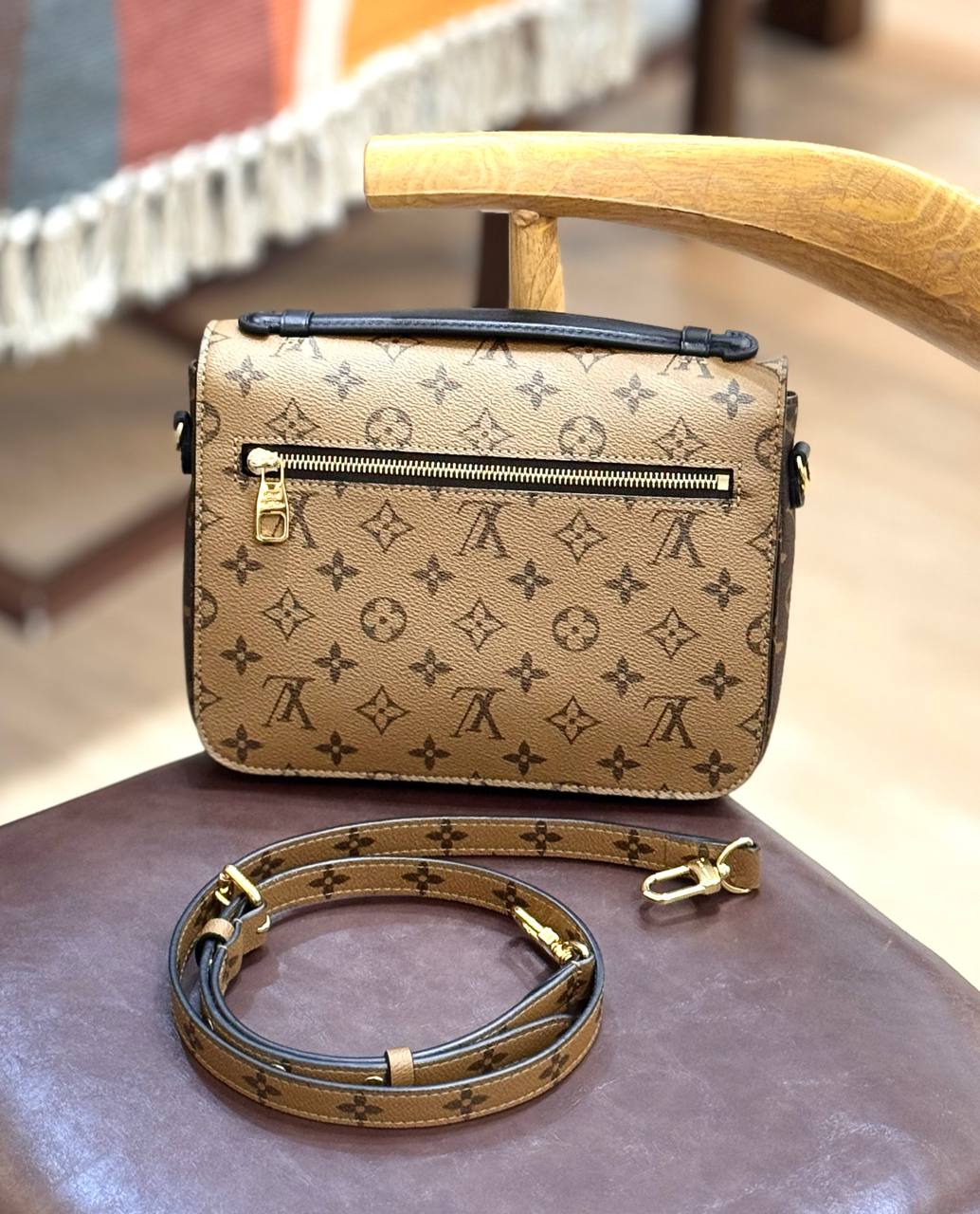 LV Pochette Metis