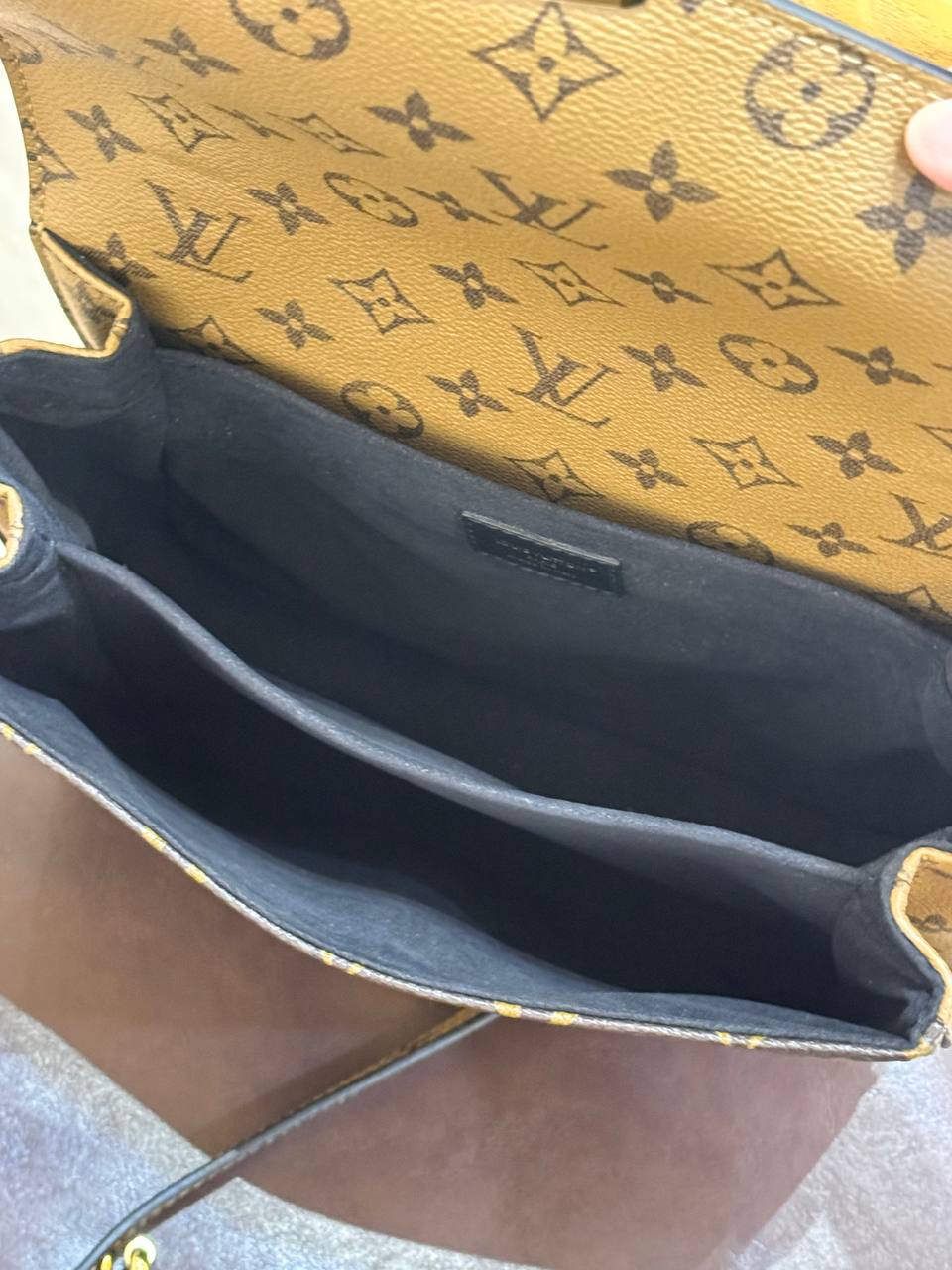 LV Pochette Metis